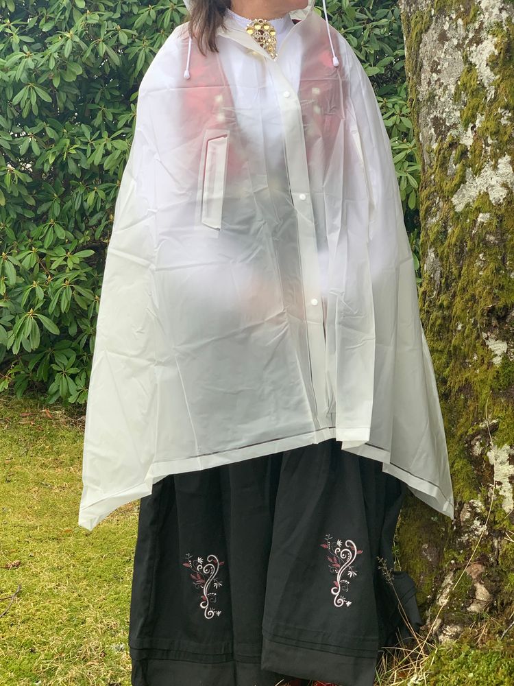 Regncape til bunad og festdrakt