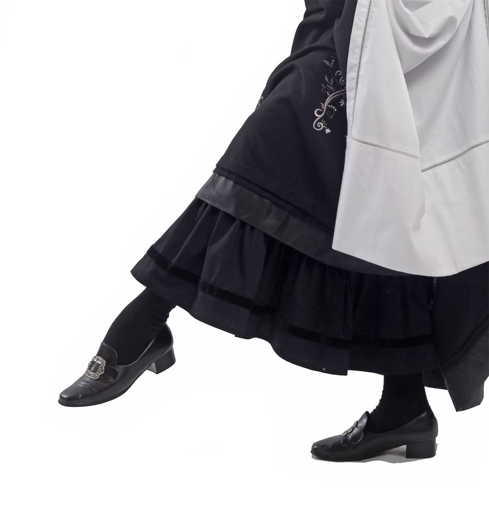 Sort underskjørt til bunad fra Sølje